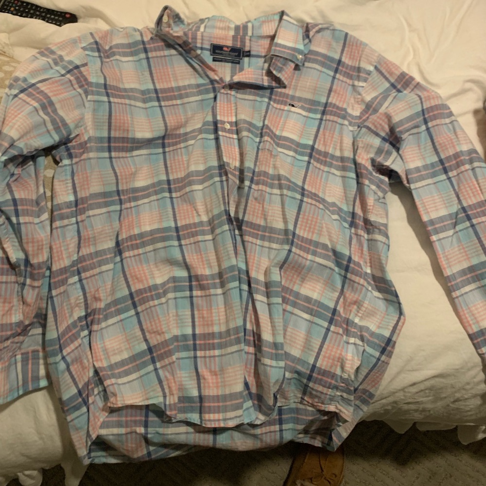 2 vineyard vines button down